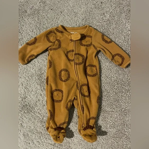 EUC Carter’s Fleece Lion Onesie (NB) - Picture 1 of 2